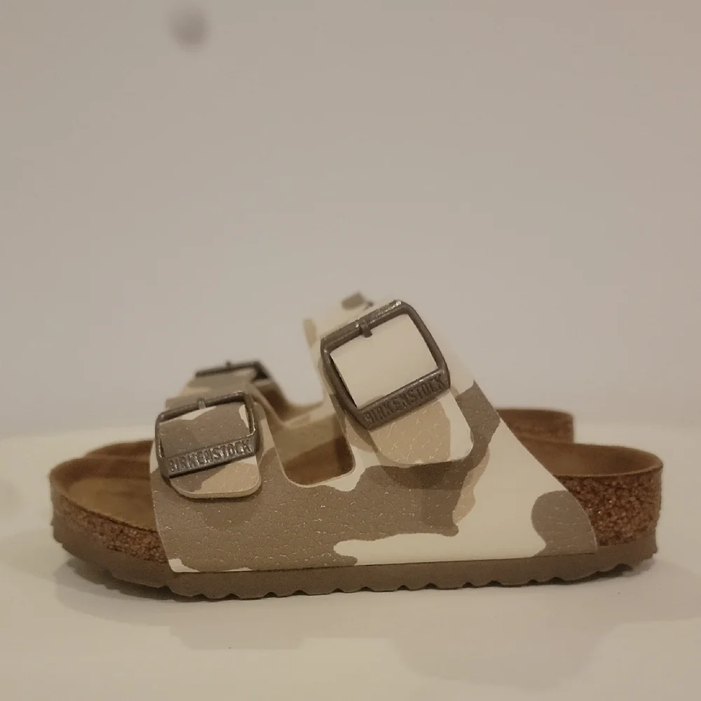 Birkenstock Kids Sandals - Beige and White Camo Size 26 C8